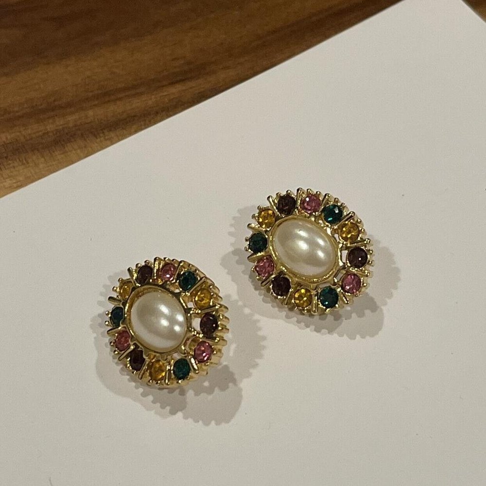 Signed Avon Oval Gold Tone / Faux Pearl / Rhinestone Clip On Earrings